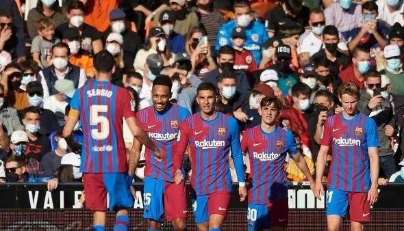 据加泰罗尼亚媒体ccma报道，巴萨将把德国基金Libero Football Finance告上法庭，指控这家德国公司未在12月31日之前支付相当于购买Barca Vision 10%股份的4000万欧元杠杆。